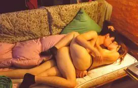 As Panteras Xxx casal de jovens dando uma foda gostosa no sofá